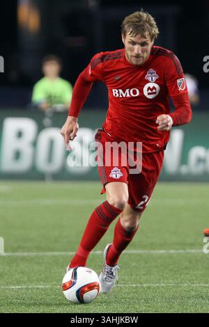 Mai 2015; Foxborough, MA, USA; Toronto FC-Verteidiger Damien Perquis (24) in der zweiten Hälfte eines MLS-Spiels zwischen der New England Revolution und Toronto FC im Gillette Stadium. New England und Toronto spielten 1-1 Unentschieden. Anthony Nesmith/CSM. (Kreditbild: © Anthony Nesmith/Cal Sport Media/ZUMAPRESS.com) Stockfoto