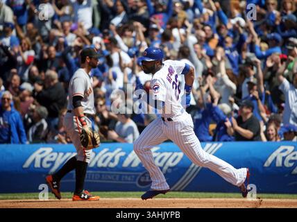 25. Mai 2017 – Chicago, IL, USA – der rechte Feldspieler Jason Heyward der Chicago Cubs rundet im fünften Inning Donnerstag, 25. Mai 2017 im Wrigley Field in Chicago, Illinois, die Basen mit einem Homerun ab (Credit Image: © Brian Cassella/TNS via ZUMA Wire) Stockfoto
