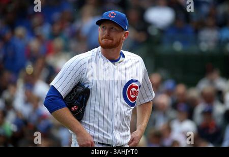 25. Mai 2017 – Chicago, IL, USA – Chicago Cubs Starting Pitcher Eddie Butler reagiert, nachdem er beim ersten Inning Donnerstag, den 25. Mai 2017, im Wrigley Field in Chicago einen Lauf gegen die San Francisco Giants aufgegeben hat. (Bild: © Brian Cassella/TNS via ZUMA Wire) Stockfoto