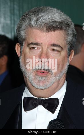 Februar 2004 – Hollywood, CA, USA – 18. Februar 2004; Hollywood, CA, USA; Regisseur GEORGE LUCAS während der 2. jährlichen Visual Effects Society Awards im Hollywood Palladium. Obligatorische Gutschrift: Foto von Laura Farr/AdMedia. (â) Copyright 2003 von Laura Farr Stockfoto
