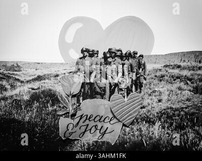 Konzeptuelle, selbst gemachte Collage-Kunst von Soldaten, die auf dem Weg zu Frieden und Freude sind. Mach mehr Liebe, lass den Krieg! - Mülheim-Ruhr, Deutschland, auf 05.04.2025 Stockfoto