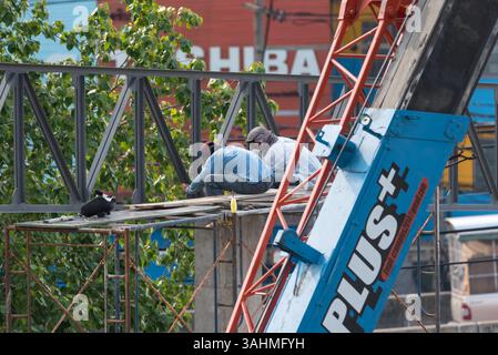 Bangkok, Thailand - 18. Mai 2017 : Unbekannte sind Bauarbeiter oder professionelle Arbeit für den Bau eines Bauherstellers auf der Baustelle. Stockfoto