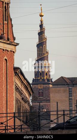 Kirche unseres Erlösers im Stadtzentrum von Kopenhagen mit Spiralturm Stockfoto