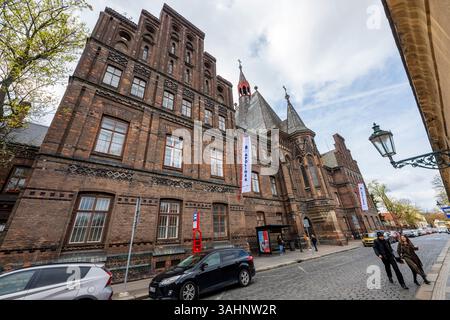 Prag, Tschechische Republik. April 2025. Das historische Gebäude des St. Apollinaris Entbindungskrankenhauses, Prag, 10. April 2025. Quelle: VIT Simanek/CTK Photo/Alamy Live News Stockfoto