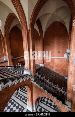 Prag, Tschechische Republik. April 2025. Das historische Gebäude des St. Apollinaris Entbindungskrankenhauses, Prag, 10. April 2025. Quelle: VIT Simanek/CTK Photo/Alamy Live News Stockfoto