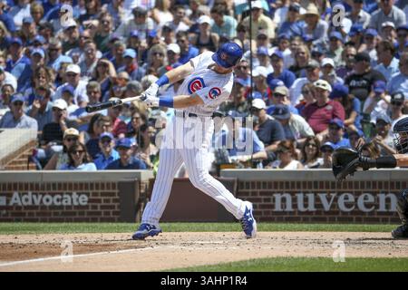 21. Juni 2017 – Chicago, IL, USA – Chicago Cubs Center Fielder Ian Happ (8) trifft einen homer und bringt Chicago Cubs Left Fielder Kyle Schwarber (12) beim vierten Inning gegen die San Diego Padres am Mittwoch, 21. Juni 2017 in Chicago ein. Die Padres haben mit 3:2 gewonnen. (Bild: © Armando L. Sanchez/TNS via ZUMA Wire) Stockfoto