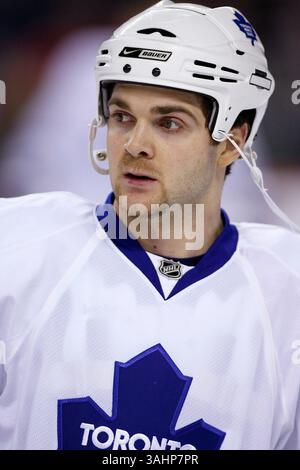 16. November 2008 - Calgary, Alberta, Kanada - Foto des NHL-Spielerprofils auf Carlo Colaiacovo von Toronto Maple Leafs während eines Hockeyspiels in Calgary. (Foto: © Larry MacDougal via ZUMA Wire) Stockfoto