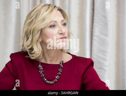 3. August 2017: Hollywood, Kalifornien, USA: EDIE FALCO spielt in der Fernsehserie Law & Order True Crime: The Mendendez Murders. Edith „Edie“ Falco (* 5. Juli 1963 in New York City) ist eine US-amerikanische TV-, Film- und Bühnenschauspielerin, die für ihre Rollen als Diane Whittlesey in der HBO-Serie Oz (1997–2000), Carmela Soprano in der HBO-Serie The Sopranos (1999–2007), die Titelfigur der Showtime-Serie Nurse Jackie (2009–15) und Sylvia Wittel in der Webserie Horace and Pete (2016) bekannt ist. (Bild: © Armando Gallo/ZUMA Studio) Stockfoto