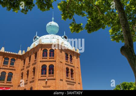 Die Stierkampfarena Campo pequeno mit ihrer markanten Kuppel und der roten Backsteinfassade ist ein Wahrzeichen der neo-maurischen Architektur in lissabon Stockfoto