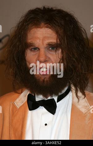 25. Februar 2007 - Beverly Hills, KALIFORNIEN, USA - 25. Februar 2007 - Beverly Hills, Kalifornien - The Geico Caveman. 17. Jährliche Oscar-Gala der „Nacht der 100 Sterne“ im Beverly Hills Hotel. Foto: Byron Purvis/AdMedia Stockfoto