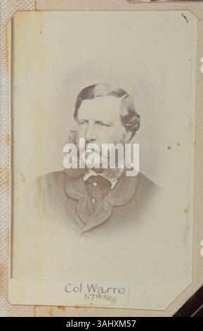 Foto von Colonel Henry James Warre vom 57. Regiment, dargestellt in William Francis Robert Gordons Album. Das in den 1870er Jahren gedruckte Porträt ist eine historische Darstellung von Warres Rolle in den Maori-Kriegen und im Militärdienst. Stockfoto