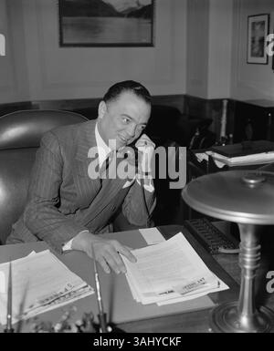 5. Juli 2017: J. Edgar Hoover, Direktor des FBI, Justizministerium, Portrait on Telephone, Washington D.C. USA, Harris & Ewing, April 1940 (Foto: © Circa Images/Glasshouse Via ZUMA Wire) Stockfoto