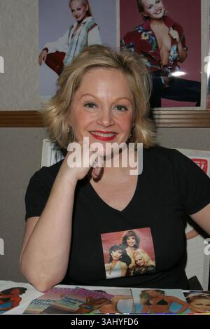 18. Februar 2005: Burbank, CA, USA – 18. Februar 2005: Burbank, Kalifornien – Charlene Tilton. Hollywood Collectors Show Day 1 im Burbank Hilton Hotel. Foto: Zach Lipp/AdMedia Stockfoto