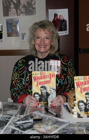18. Februar 2005: Burbank, CA, USA – 18. Februar 2005: Burbank, Kalifornien – Karolyn Grimes. Hollywood Collectors Show Day 1 im Burbank Hilton Hotel. Foto: Zach Lipp/AdMedia Stockfoto