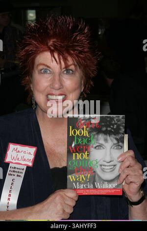 18. Februar 2005: Burbank, KALIFORNIEN, USA – 18. Februar 2005: Burbank, Kalifornien – Marica Wallace. Hollywood Collectors Show Day 1 im Burbank Hilton Hotel. Foto: Zach Lipp/AdMedia Stockfoto