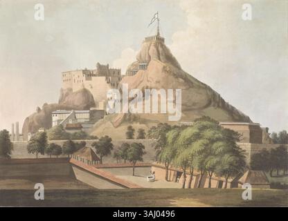 Dieser Aquatint von 1804 zeigt einen Blick auf den Felsen von Tritchinopoly und bietet einen Blick auf die markante Felsformation in Tamil Nadu. Das Bild ist Teil einer Serie von Drucken aus William Ormes „Ansichten in Indostan“. Stockfoto