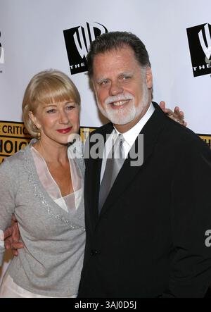 11. Januar 2005 – Los Angeles, Kalifornien, USA – 10. Januar 2005 – Los Angeles, Kalifornien – Helen Mirren und Ehemann Taylor Hackford. Die 10. Jährlichen Critics' Choice Awards im Wiltern Theatre. Foto: Jacqui Wong/AdMedia Stockfoto