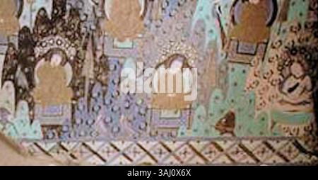 Ein CE-Wandgemälde aus dem 5. Jahrhundert in der Höhle 110 mit gewölbtem Deckendesign. Das Kunstwerk repräsentiert die fortschrittlichen architektonischen und künstlerischen Techniken der Zeit. Stockfoto