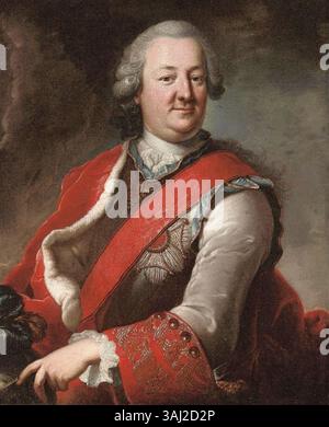 Dieses Ölgemälde aus dem 18. Jahrhundert, das einem Anhänger von Hyacinthe Rigaud zugeschrieben wird, stellt einen Gentleman in einem roten Mantel mit Hermelinbesatz dar, der mit einem Schärpe und einer Ehrenmedaille verziert ist. Seine linke Hand liegt auf einem gefederten Helm. Stockfoto