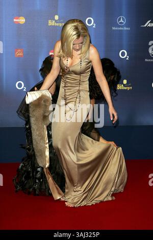 1. Dezember 2005 - München, USA - Tamara Graefin von Nayhauss und Anna von Griesheim beim 57. BAMBI Award im Internationalen Kongresszentrum München, 01.12.2005. Fotopool 11/Face-to-Face/AdMedia Stockfoto