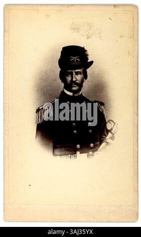 Dieses zweite Foto von David Hunter, das zwischen 1861 und 1865 aufgenommen wurde, zeigt seine Rolle als General der Union Army während des Amerikanischen Bürgerkriegs. Es repräsentiert den formalen fotografischen Stil der Zeit. Stockfoto