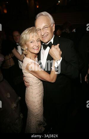 15. Januar 2006 - München, Bayern, USA - Edmund Stoiber und Frau Karin tanzen bei der Deutschen Filmballparty 2006 im Hotel Bayerischer Hof. München, 14.01.2006...Photo Wiese/Face to Face./AdMedia Stockfoto