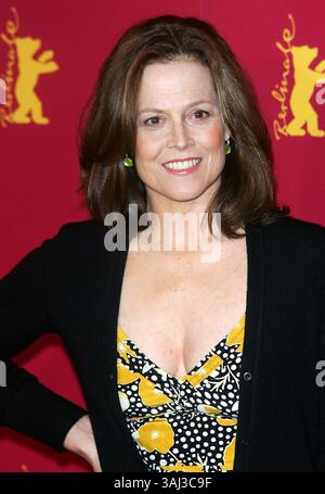 9. Februar 2006 – Berlin, USA – Sigourney Weaver beim Photocall SNOW CAKE während des 56. Berlinale Film Festivals. Berlin 09.02.2006. Foto von Semmerface zu FaceAdMedia Stockfoto