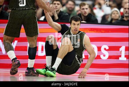 MÜNCHEN – 10. APRIL: Turkish Airlines EuroLeague reguläre Saison Spiel der Runde 34 zwischen dem FC Bayern München und Fenerbahce Beko Istanbul am 10. April 2025 im SAP Garden in München. FC Bayern MŸnchen Bsketball Vladimir Lucic, Platz 11 des FC Bayern München © diebilderwelt / Alamy Live News Stockfoto