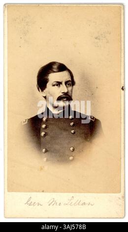 Diese Fotografie von George Brinton McClellan, einem General der Union während des Amerikanischen Bürgerkriegs, wurde zwischen 1861 und 1865 aufgenommen. Das formale Porträt zeigt den Status und die Rolle des Generals im Krieg. Stockfoto