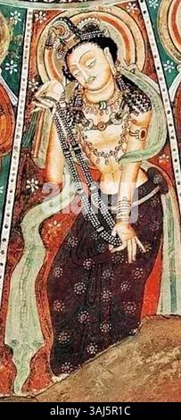 Diese zweite Darstellung einer Kumtura-Gottheit aus dem 7. Jahrhundert n. Chr. setzt die religiöse künstlerische Tradition in den Kumtura-Höhlen fort. Die Gottheit-Figur in diesem Wandbild spiegelt den buddhistischen Einfluss auf die zentralasiatische Kunst während dieser Zeit wider und zeigt die Verschmelzung lokaler und religiöser Motive im Kunstwerk. Stockfoto