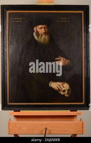 Anonymes niederländisches Porträt, möglicherweise von Hendrick van Oosthoorn, erstellt 1598. Das Ölgemälde zeigt einen unbekannten Mann und ist Teil der Sammlung des Stedelijk Museums Alkmaar. Stockfoto