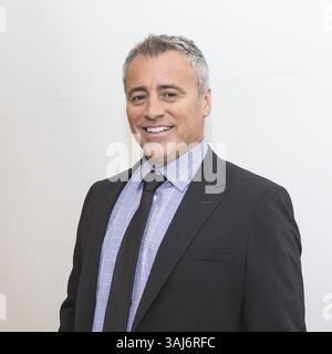 7. August 2017 – Hollywood, Kalifornien, USA – MATT LEBLANC spielt in der TV-Serie Episodes. Matthew Steven LeBlanc (* 25. Juli 1967) ist ein US-amerikanischer Schauspieler, Komiker, Fernsehmoderator und Produzent, der vor allem für seine Rolle als dimmköpfiger, weiblicher, aber letztlich liebenswerter Schauspieler Joey Tribbiani in der NBC-Sitcom Friends bekannt ist, die von 1994 bis 2004 lief. LeBlanc spielt auch eine fiktive Version von sich selbst in der BBC/Showtime-Comedy-Serie Episoden. Er gewann einen Golden Globe Award für seine Arbeit an Episoden und wurde dreimal für einen Emmy für seine Arbeit an Freunden und viermal für nominiert Stockfoto