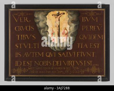 Dieses 1620 entstandene Gemälde zeigt Christus am Kreuz in einem Gedenktableau. Das Werk spiegelt religiöse Themen wider, die im 17. Jahrhundert vorherrschten. Stockfoto