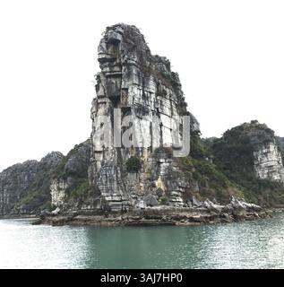 23. März 2017: Minneapolis, MN, USA: Eine Steinwand in Ha Long Bay, Vietnam. (Bild: © Tom Horgen/TNS via ZUMA Wire) Stockfoto