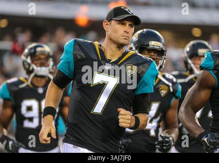 17. August 2017: Der Quarterback der Jacksonville Jaguars Chad Henne (7) läuft in Jacksonville, FL, auf das Spielfeld für ein NFL-Vorsaisonspiel gegen die Tampa Bay Buccaneers. Gary McCullough/CSM(Kreditbild: &Copy; Gary McCullough/CSM via ZUMA Wire) Stockfoto
