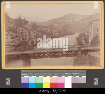 Dieses Bild aus dem Jahr 1887 zeigt die Stadt Baden mit ihrer berühmten schiefen Brücke über die Limmat, die vom Limmathof aus aufgenommen wurde und einen historischen Blick nach Süden bietet. Stockfoto
