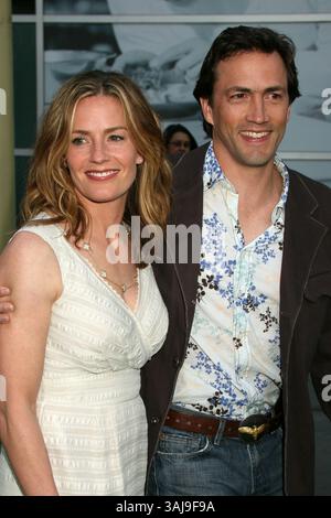 23. Mai 2007 - Hollywood, CA, USA - 23. Mai 2007 - Hollywood, Kalifornien - Elisabeth Shue und Andrew Shue. „Gracie“ Los Angeles Premiere in den ArcLight Theatres. Foto: Byron Purvis/AdMedia Stockfoto