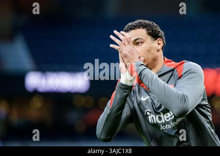 London, Großbritannien. April 2025. London, England, 11. April 2025: Hugo Ekitike (11 Eintracht Frankfurt) wärmt sich vor dem Spiel der UEFA Europa League zwischen Tottenham Hotspur und Eintracht Frankfurt im Tottenham Hotspur Stadium in London auf. (Pedro Porru/SPP) Credit: SPP Sport Press Photo. /Alamy Live News Stockfoto
