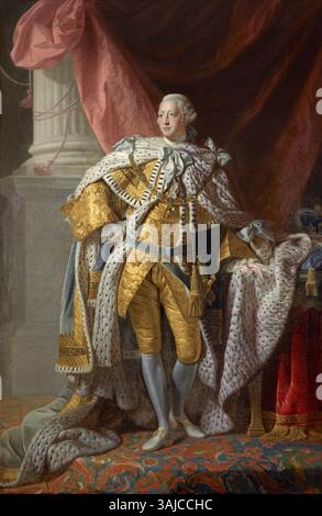 Dieses Porträt von Georg III., das um 1763 von der Werkstatt von Allan Ramsay gemalt wurde, fängt den König von Großbritannien ein, der von 1760 bis 1820 regierte. Das Öl-auf-Leinwand-Werk wird von den National Galleries Scotland gehalten. Er zeigt Georg III. Mit königlicher würde und zeigt die stilistischen Merkmale des Porträts aus der Mitte des 18. Jahrhunderts. Stockfoto
