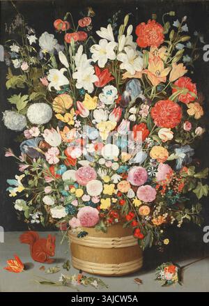 Dieses Gemälde, das der Werkstatt von Jan Brueghel dem Jüngeren zugeschrieben wird, zeigt einen lebhaften Blumenstrauß aus Frühlings- und Sommerblumen in einer hölzernen Wanne mit einem Eichhörnchen in der Nähe. Das Stück zeigt die detaillierte Aufmerksamkeit des Künstlers auf die Natur und die florale Komposition in der flämischen Kunst des 17. Jahrhunderts. Stockfoto