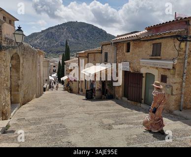 Die berühmte und beliebte Calvari Treppe in Pollensa Stadt Mallorca. 365 Stufen führen Sie zu einer kleinen Kapelle und einer tollen Aussicht. Stockfoto