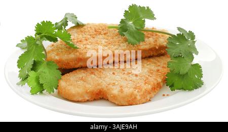 Knuspriges Fischfilet aus Alaska Pollock auf einem Teller mit Korianderblättern Stockfoto