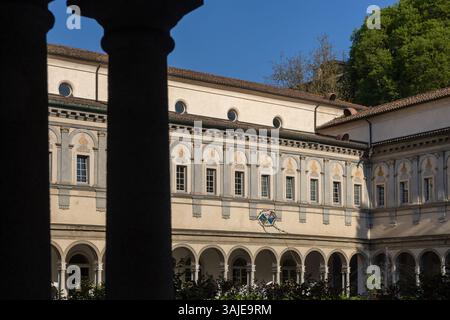 Gucci präsentiert Gucci | Bamboo Encounters, eine Ausstellung im Chiostri di San Simpliciano während der Fuorisalone Milan Design Week - Mailand, Italien - april 8-13 2025 Credit: Kines Milano/Alamy Live News Stockfoto