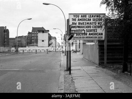 Grenzübergang der Alliierten Checkpoint Charlie an der Friedrichstraße in Berlin. [Automatisierte Übersetzung] Stockfoto