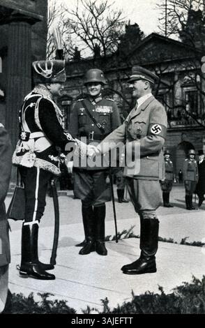 Deutschland, Berlin, 17.03.1935 Adolf Hitler (* 20. April 1889 in Braunau am Inn, 30. April 1945 in Berlin) war ein deutscher Politiker österreichischer Herkunft. Er war ab 29. Juli 1921 Vorsitzender der NSDAP, wurde am 30. Januar 1933 Reichskanzler und war von 1934 bis zu seinem Selbstmord 1945 unter dem Titel „Führer und Reichskanzler“ sowie ab 4. Februar 1938 Oberbefehlshaber der Wehrmacht. [Automatisierte Übersetzung] Stockfoto