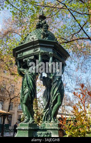 Frankreich, Paris, Ile de la Cite, Blumenmarkt, Wallace-Brunnen, historische Pariser Trinkwasserversorgung at Stockfoto
