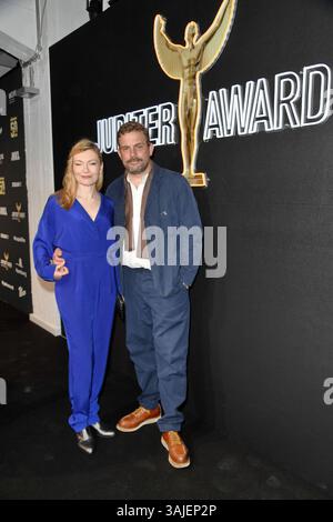 Sebastian Bezzel und Ehefrau Johanna Christine Gehlen bei der 47. Verleihung des Jupiter Awards in Hamburg am 10.04.2025 *** Sebastian Bezzel und seine Frau Johanna Christine Gehlen bei der 47. Jupiter-Preisverleihung in Hamburg am 10 04 2025 Stockfoto