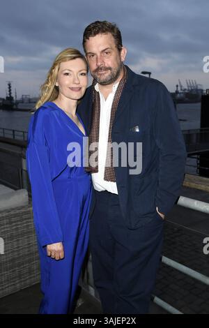 Sebastian Bezzel und Ehefrau Johanna Christine Gehlen bei der 47. Verleihung des Jupiter Awards in Hamburg am 10.04.2025 *** Sebastian Bezzel und seine Frau Johanna Christine Gehlen bei der 47. Jupiter-Preisverleihung in Hamburg am 10 04 2025 Stockfoto