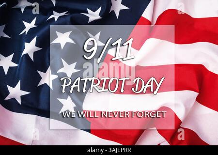 Patriotische Flagge mit den Worten Patriot Day darunter. Die Flagge ist rot, weiß und blau mit Sternen Stockfoto