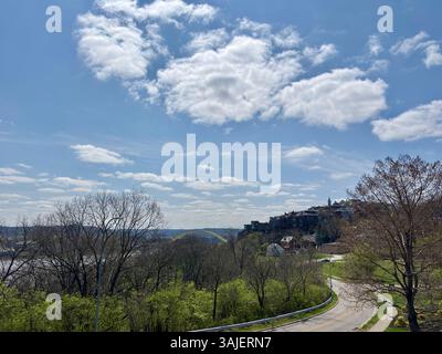 Blick auf Mt. Adams & Ohio River ab Eden Park in Cincinnati Stockfoto
